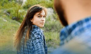Kratom Addiction Signs to Watch For in Someone You Love